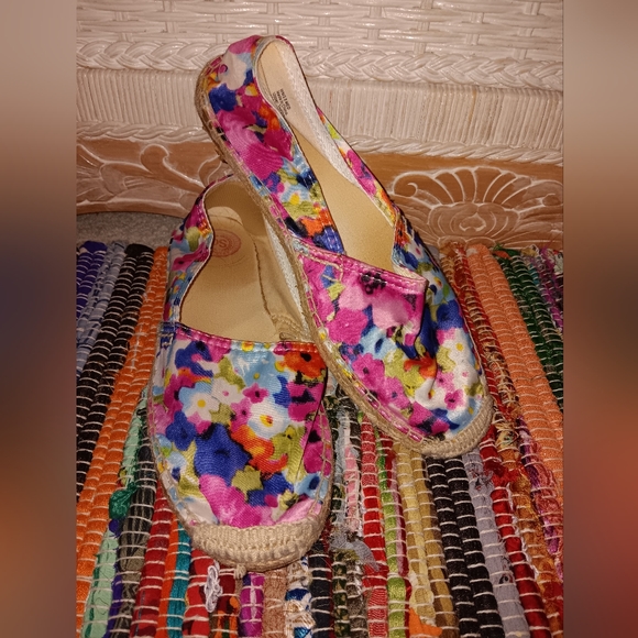 So~Colorful Pink & Blue Cabana Floral Crochet Toe Espadrilles - Picture 9 of 11